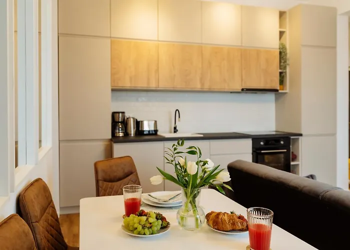 Sunny 2br Flat - Location - Amazing Balcony Apartment