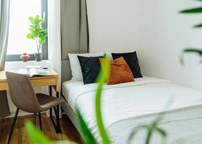 Sunny 2br Flat - Location - Amazing Balcony Apartment *