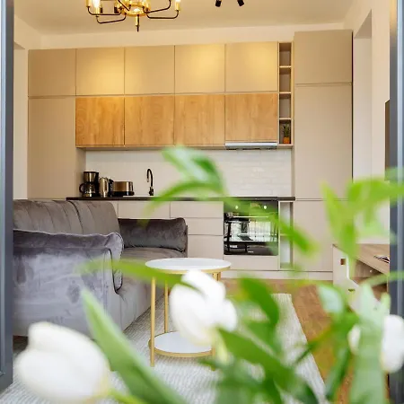 Sunny 2br Flat - Location - Amazing Balcony Апартаменти Бухарест