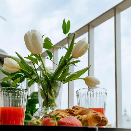Апартаменти Sunny 2br Flat - Location - Amazing Balcony
