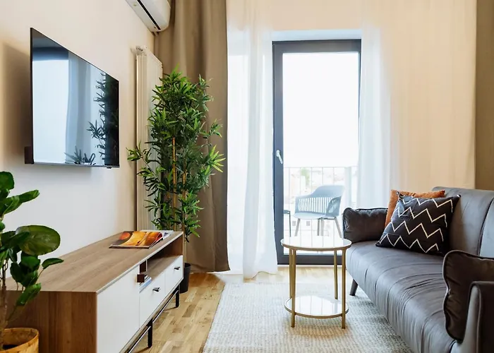 Sunny 2br Flat - Location - Amazing Balcony Lägenhet