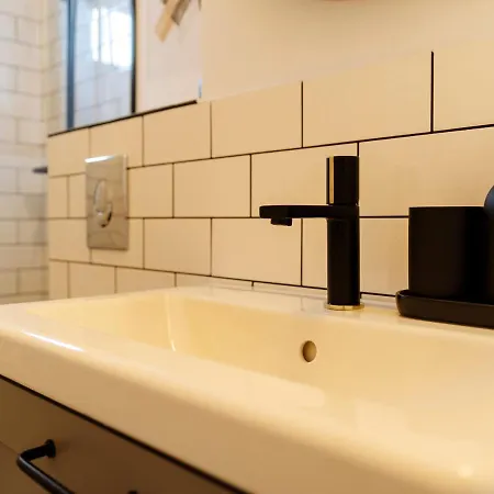 Sunny 2br Flat - Location - Amazing Balcony Apartment