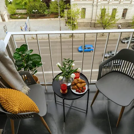 Sunny 2br Flat - Location - Amazing Balcony *