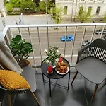Sunny 2br Flat - Location - Amazing Balcony *