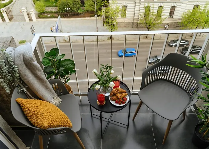 Sunny 2br Flat - Location - Amazing Balcony *